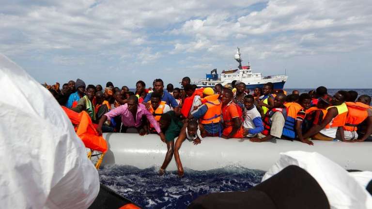 Migranti, Regno Unito: "I nuovi flussi migratori attraverso la Manica sono inaccettabili"